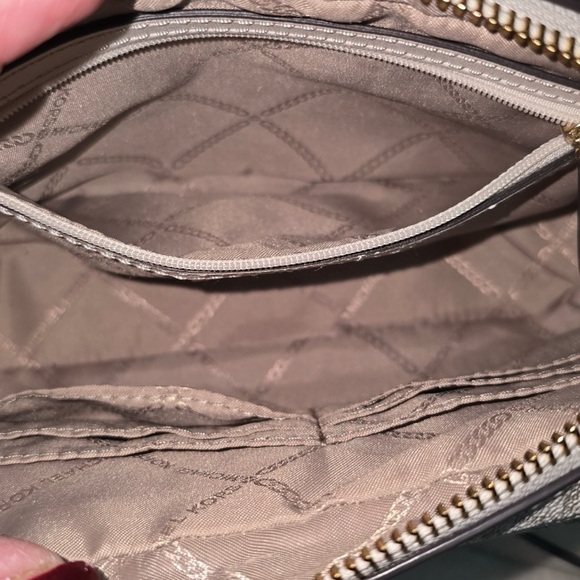 Michael Kors White and Gold Women's Bag NWOT - Picture 7 of 10